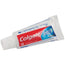 Kit dental para llevar, paquete de viaje, cepillo de dientes con tapa + pasta de dientes Colgate con flúor y protección contra caries, tubo de 0,85 oz, 50 unidades por caja