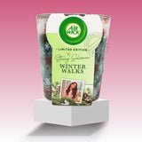 Vela AIRWICK 105 g con aroma a pino Winter Walks, paquete de 16